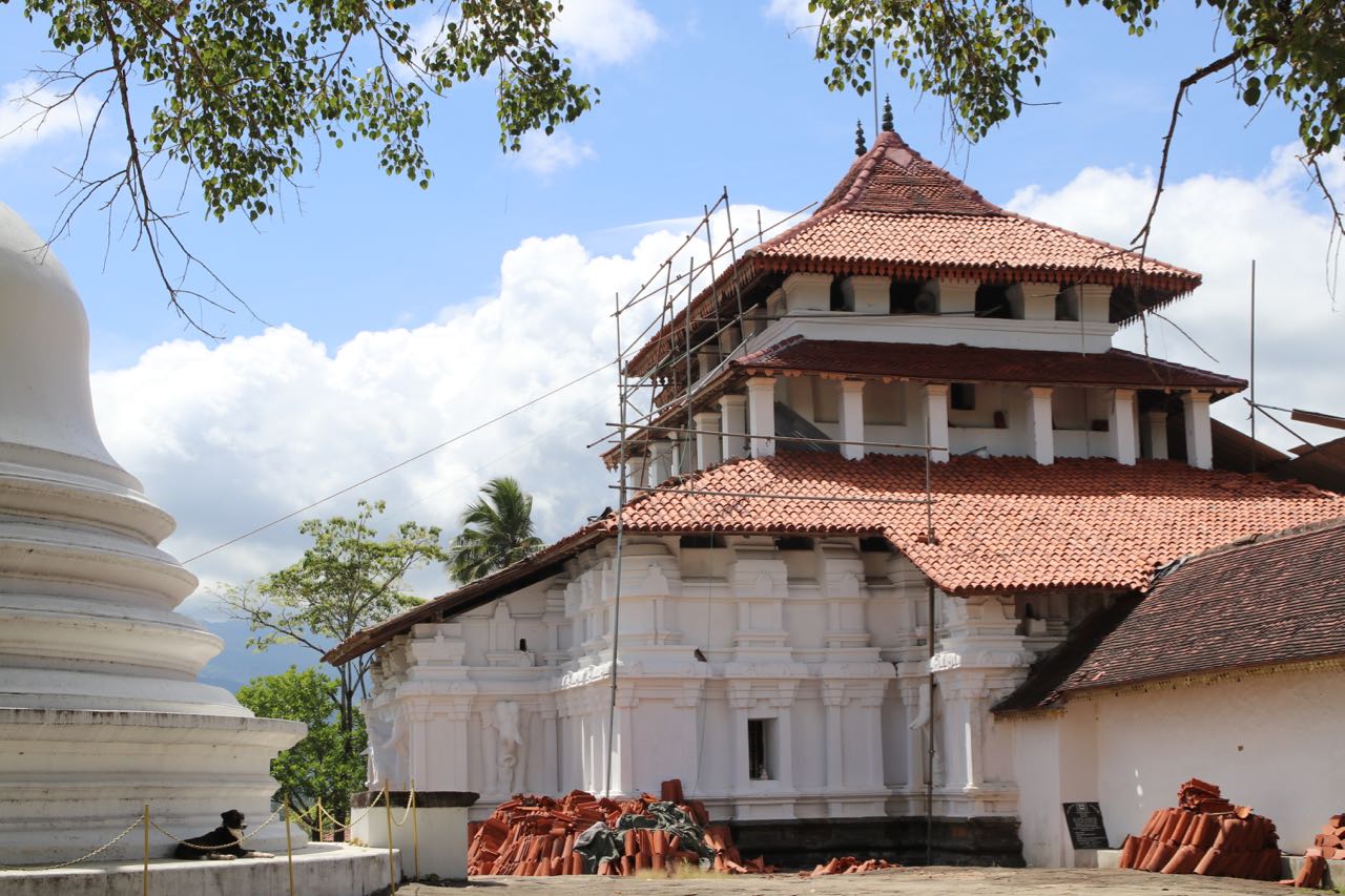 Lankathilake Temple - the one on the 500 Rupee Note